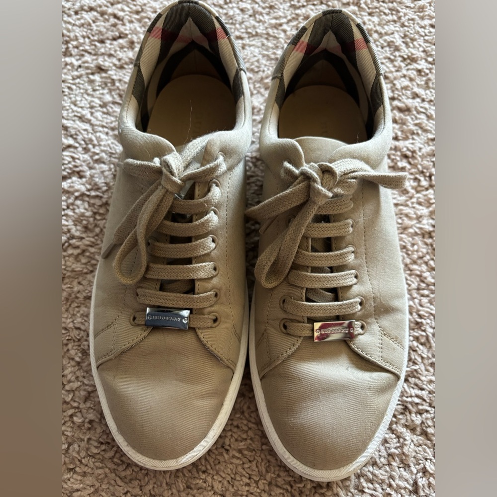 BURBERRY Sneakers